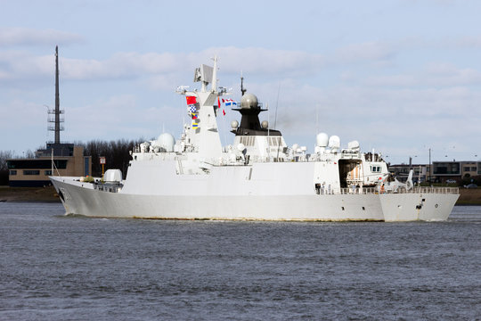 Chinese Navy frigate leaving Rotterdam