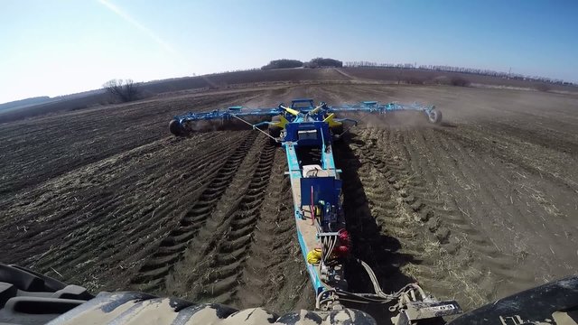 an video of tractor in the field sow