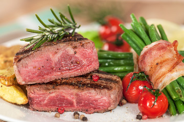 Rinderfilet an Tomaten und Prinzessböhnchen
