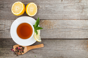 Green tea with lemon and mint