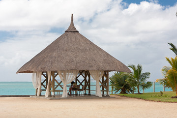 kiosque sur plage de l'île Maurice