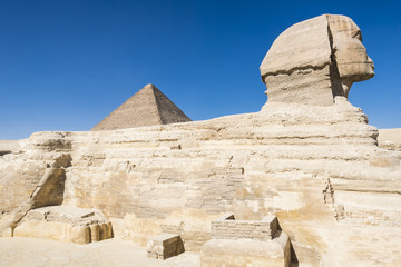 Sphinx and Great Pyramid of Pharaoh Khufu, Giza (Egypt)