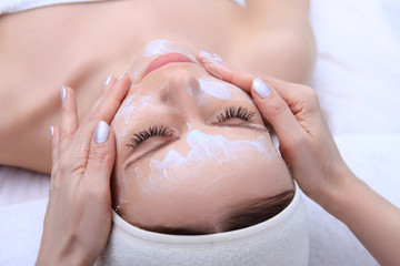 Cleansing peeling at the beauty salon.