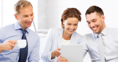 Fototapeta premium business team having fun with tablet pc in office