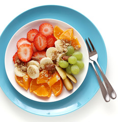 Obstsalat mit Granola