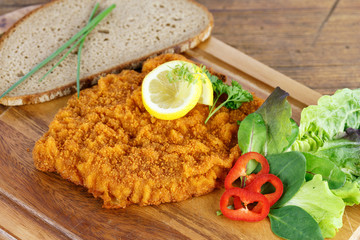 knuspriges Schnitzel Wiener Art
