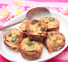 Champignons mit Speck und Bärlauchbutter