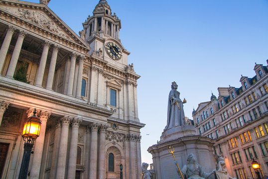 LONDON, UK - DECEMBER 19, 2014: St. Paul cathedral in dusk