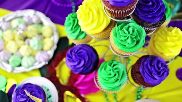 Table decorated for Mardi Gras party.