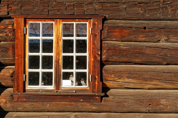 Obraz na płótnie Canvas Norwegian wall of logs with window