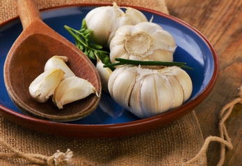 Raw Organic garlic  on  a plate.