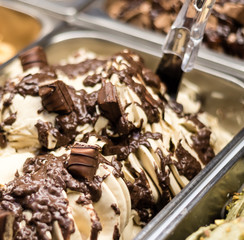chocolate ice cream - 80616491