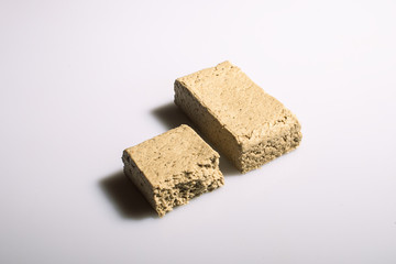 Брикетированная Халва на светлом фоне