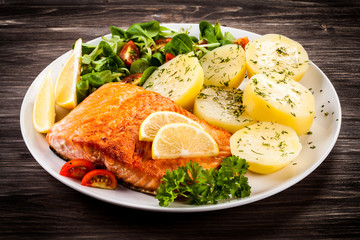 Grilled salmon and vegetables