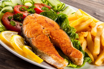 Fried salmon and vegetables
