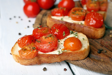 Slices of white toasted bread with butter and canned tomatoes