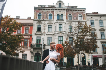 Fototapeta na wymiar Wedding couple in city