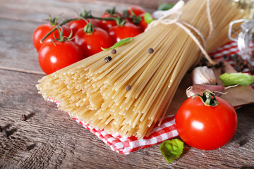 Pasta with cherry tomatoes and other ingredients
