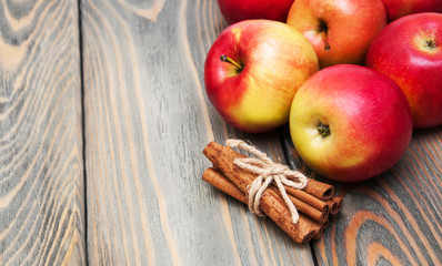 fresh red apples with cinnamon
