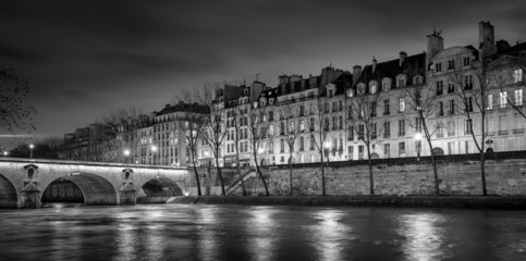 Ile Saint Louis and Pont Marie at night, Paris, France © Francois Roux