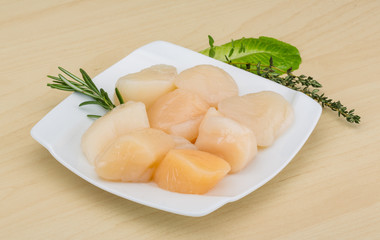 Raw scallops