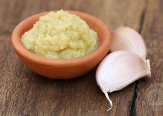 Ground ginger with garlic
