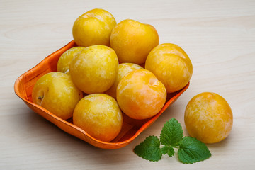 Yellow plums