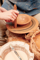 Sculpturing the clay pot