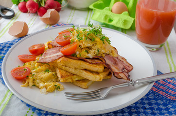 Scrambled eggs with bacon and French toast