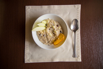 breakfast Oatmeal with apple, raisins
