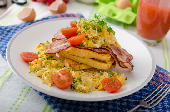 Scrambled eggs with bacon and French toast