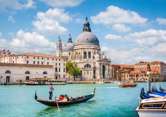 Fototapeta na wymiar Gondola on Canal Grande with Santa Maria della Salute, Venice