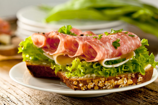 Salami sandwich 