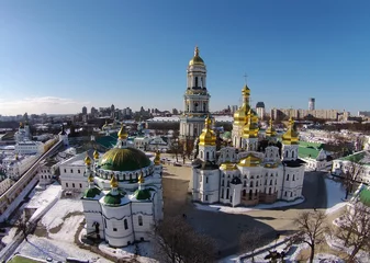 Deurstickers luchtfoto van Kiev-Pechersk Lavra in de winter © Photobank
