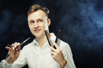 Obraz premium portrait of young t hairstylist looking at camera