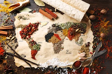 Keuken spatwand met foto Wereldkaart gemaakt van verschillende soorten kruiden © Africa Studio
