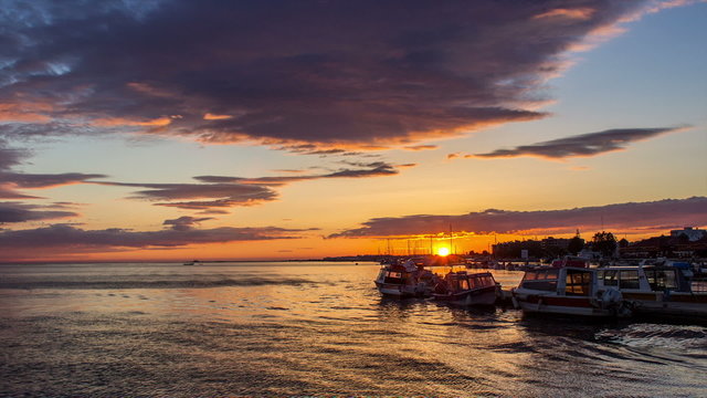 Sunset timelapse at Olh&atilde;o. Algarve. Portugal