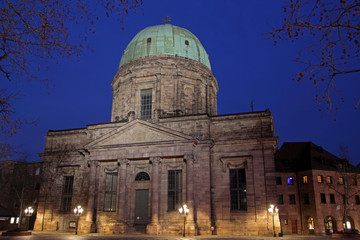 Obraz premium Nürnberg bei Nacht - Sankt Elisabeth