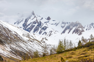 Fototapeta na wymiar Schneebedeckte Berge