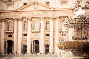 fontana in piazza san pietro a roma