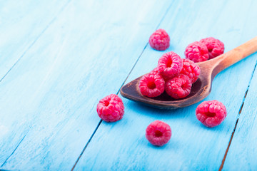 Himbeeren auf Kochlöffel