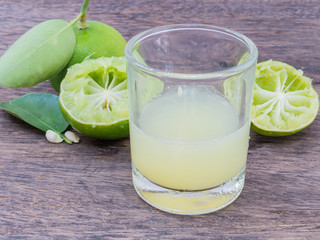 lemon juice with  sliced lemon squeezed