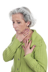 Frau h&auml;lt H&auml;nde an den Hals  -Halsschmerzen