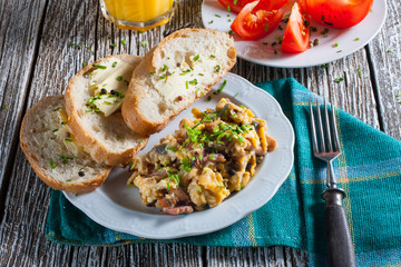 Scrambled eggs with ham and chives.