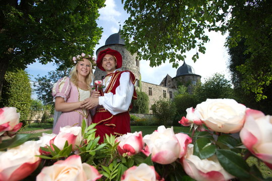 Dornr&ouml;schen mit Prinz vor Sababurg
