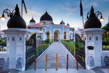 Kapitan Keling Mosque after sunset, Georgetown, Penang - obrazy, fototapety, plakaty