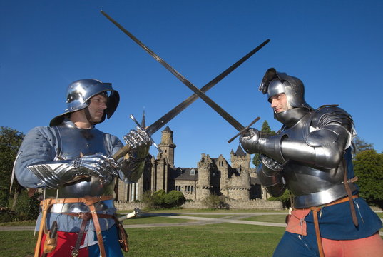 Ritter im kampf vor der Kasseler L&ouml;wenburg