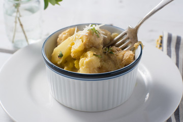 Macaroni and cheese type baked cauliflower gratin