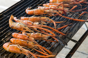 Grilled prawns on the grill