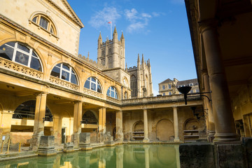 BATH, ENGLAND - NOVEMBER 22, 2014: Roman Baths with Bath Abbey i - 80690463